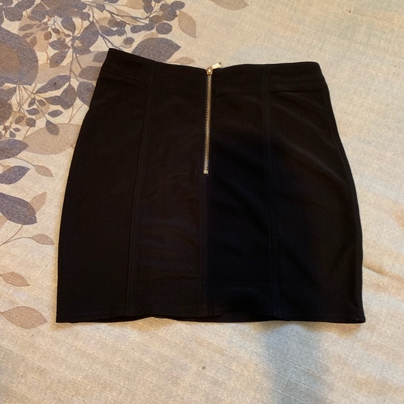 Black button skirt - Picture 3 of 4